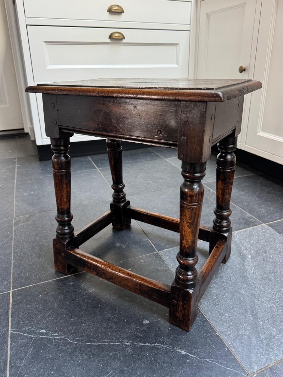 Oak joint stool ca 1700