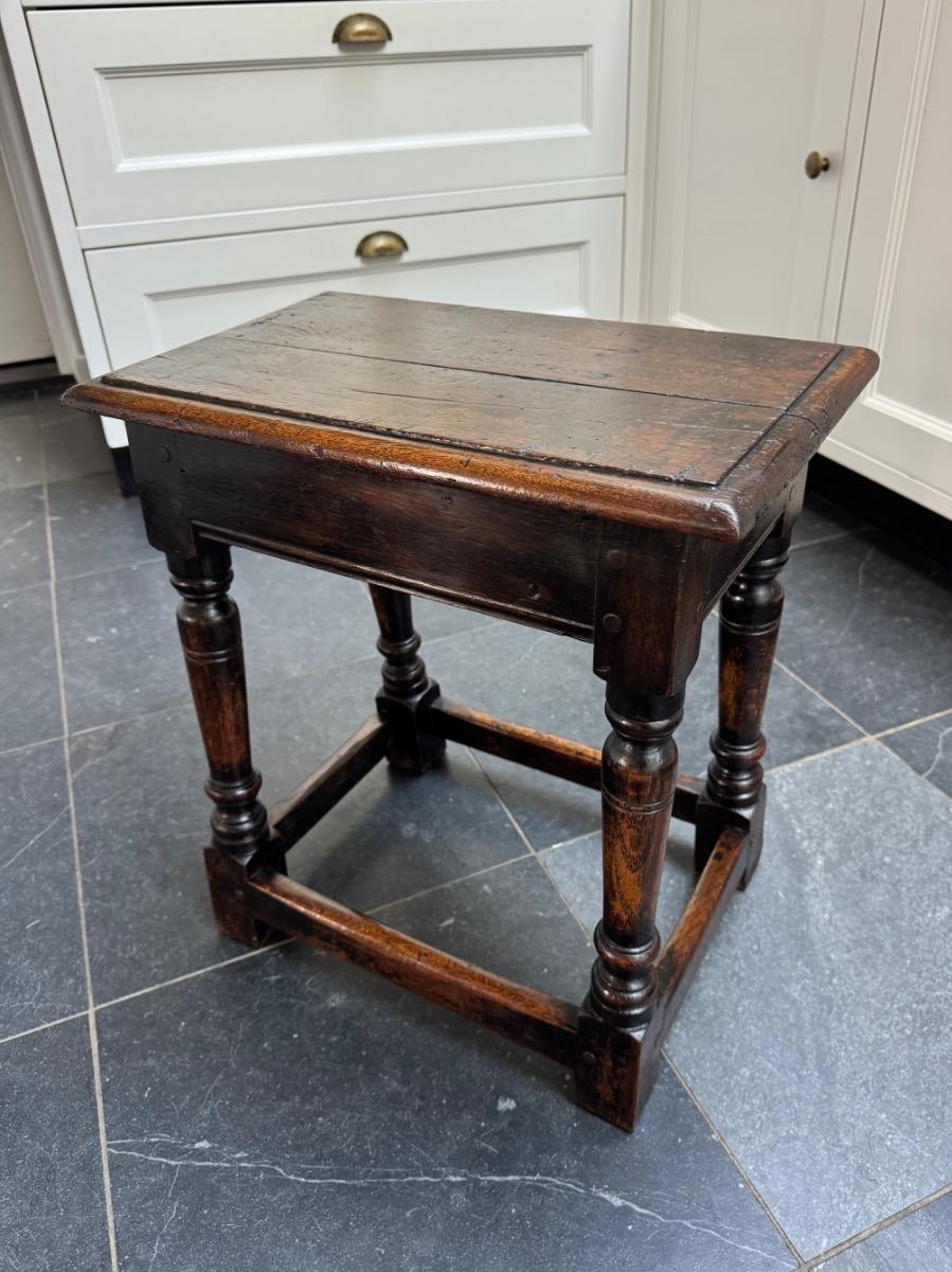 Oak joint stool ca 1700
