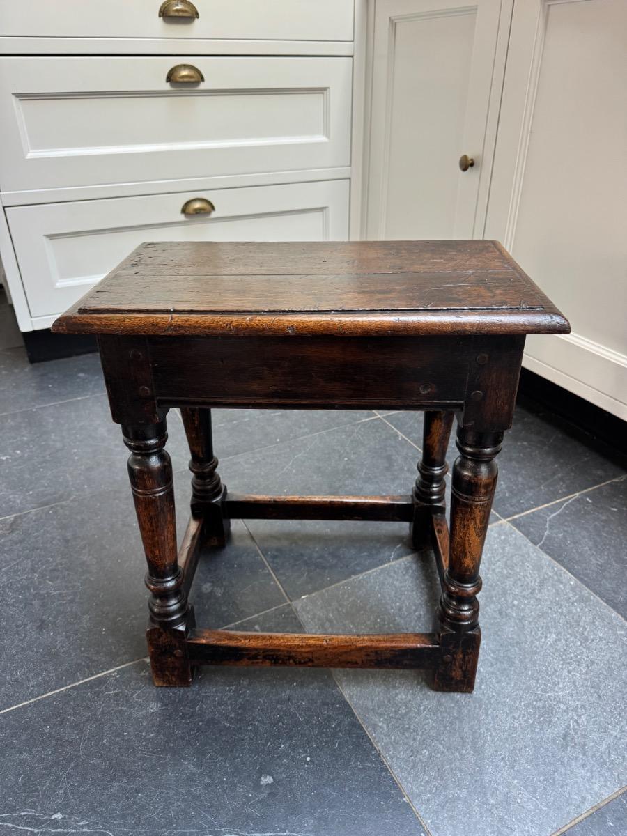 Oak joint stool ca 1700