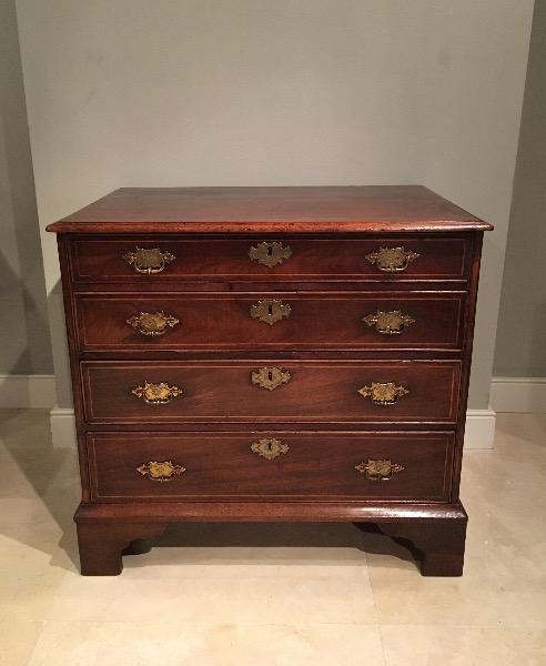 Prik terwijl rekken Smal chest of drawers ca 1750 - Commode - Items by category - European  ANTIQUES & DECORATIVE