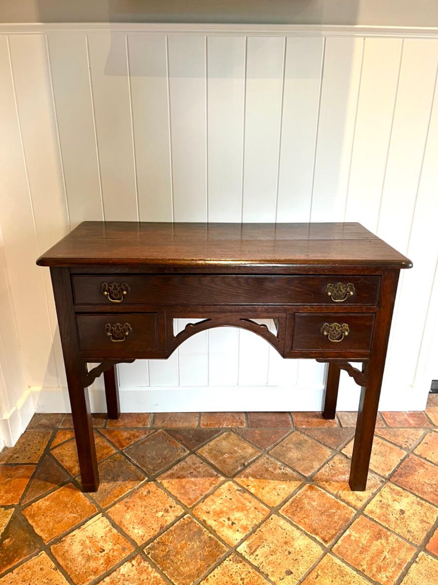 Antiek Engels tafeltje lowboy ca 1780