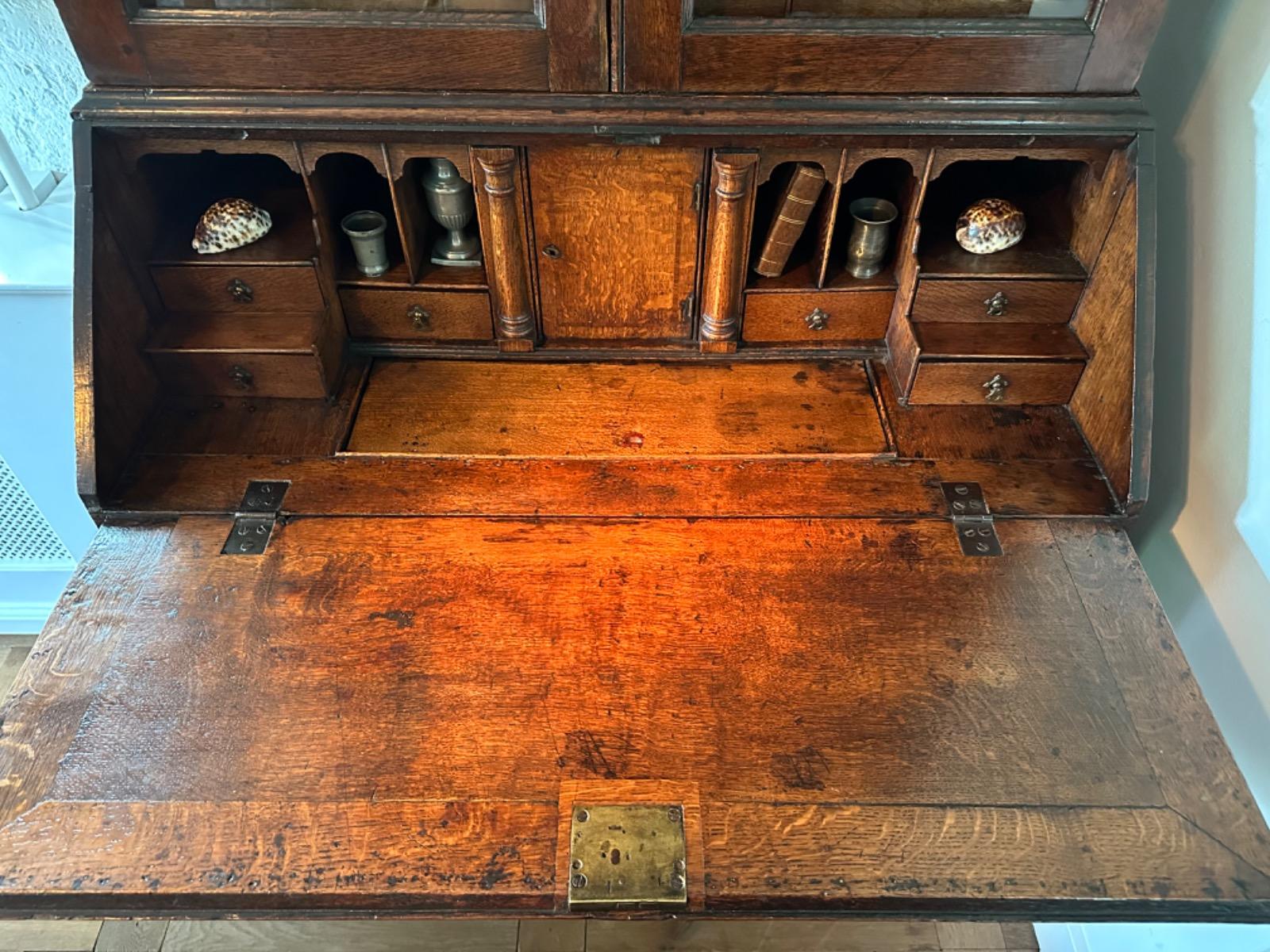 Antieke Engelse bureau bookcase secretaire ca 1740