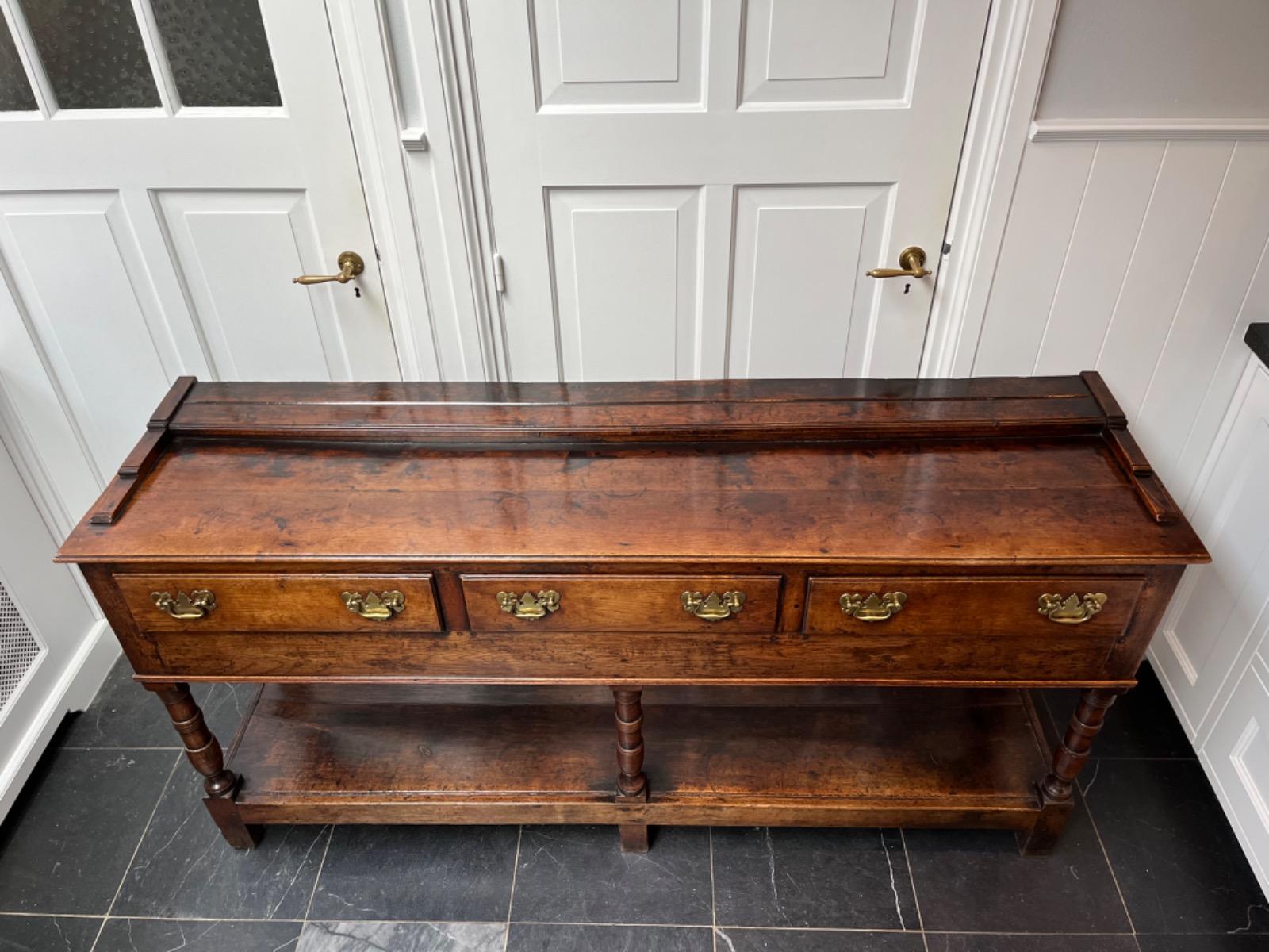 Antieke Engelse dresser ca 1760