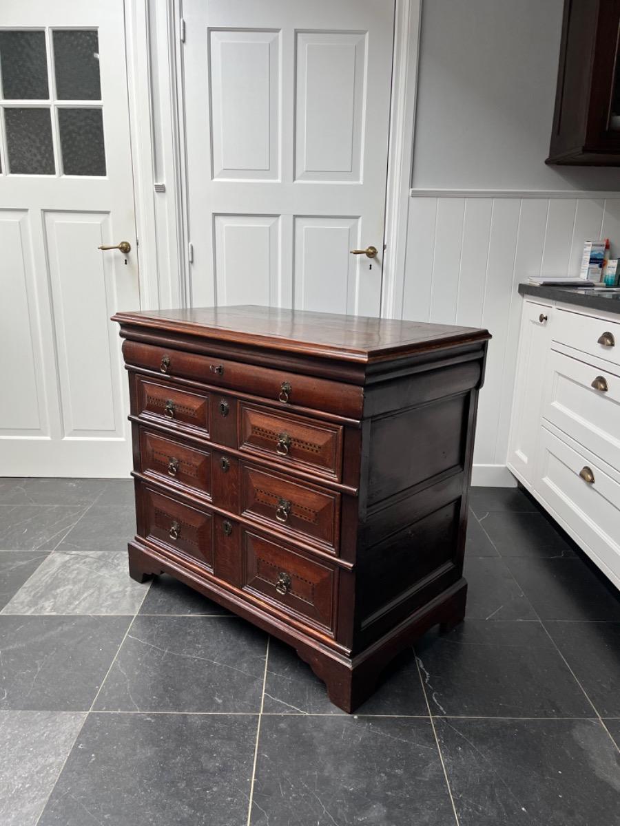 Antieke Engelse ladekast commode ca 1700