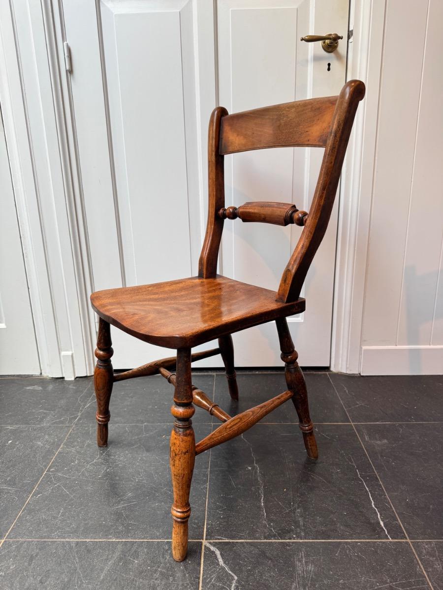Antieke Engelse Oxford scroll back chairs 