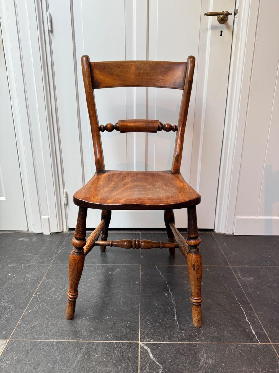 Antieke Engelse Oxford scroll back chairs 