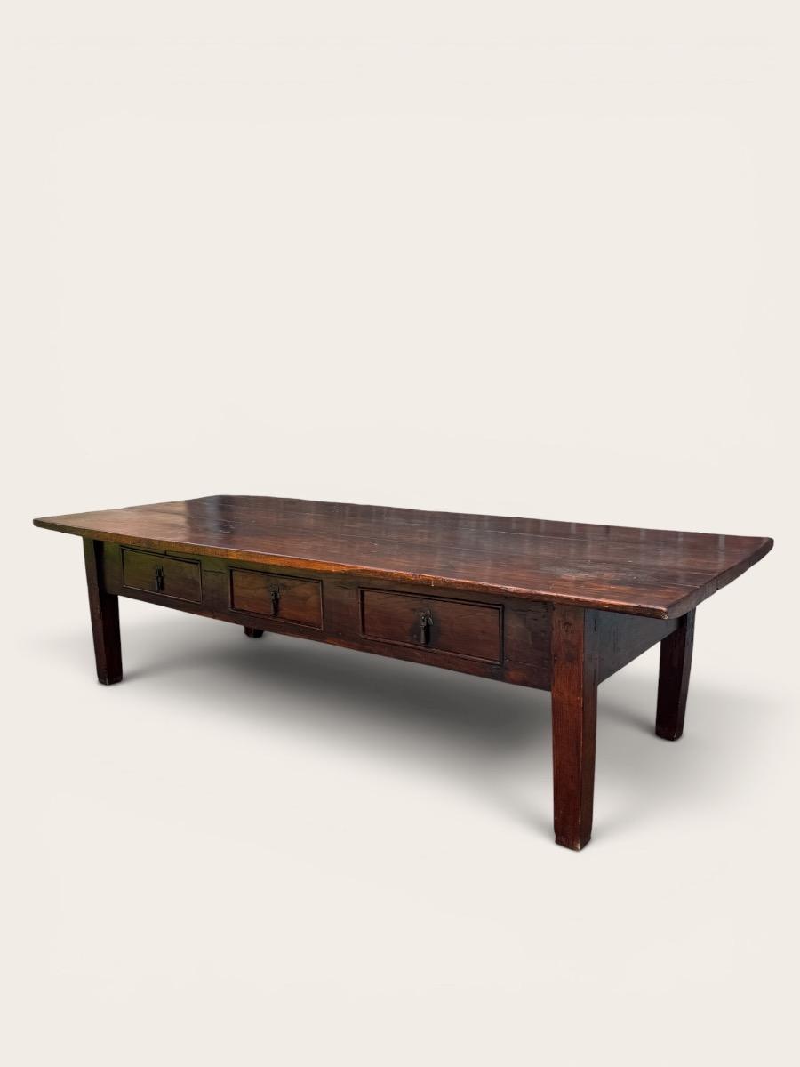 Antieke Spaanse salontafel 