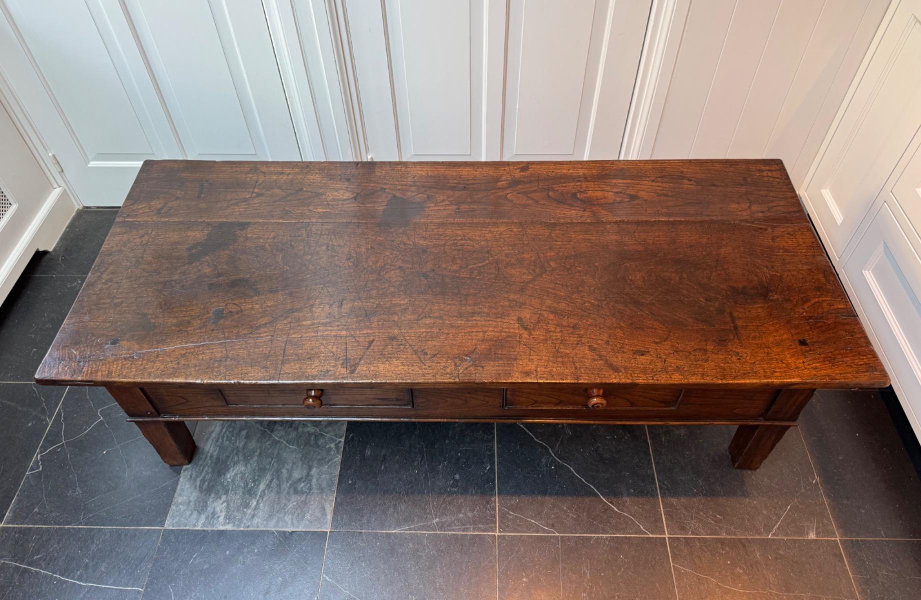 Antieke Spaanse salontafel ca 1700