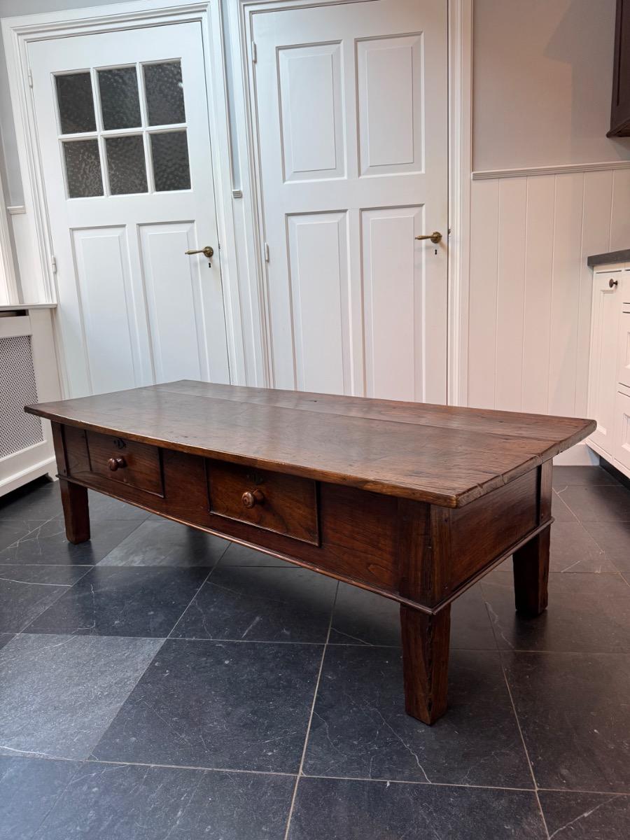 Antieke Spaanse salontafel ca 1700