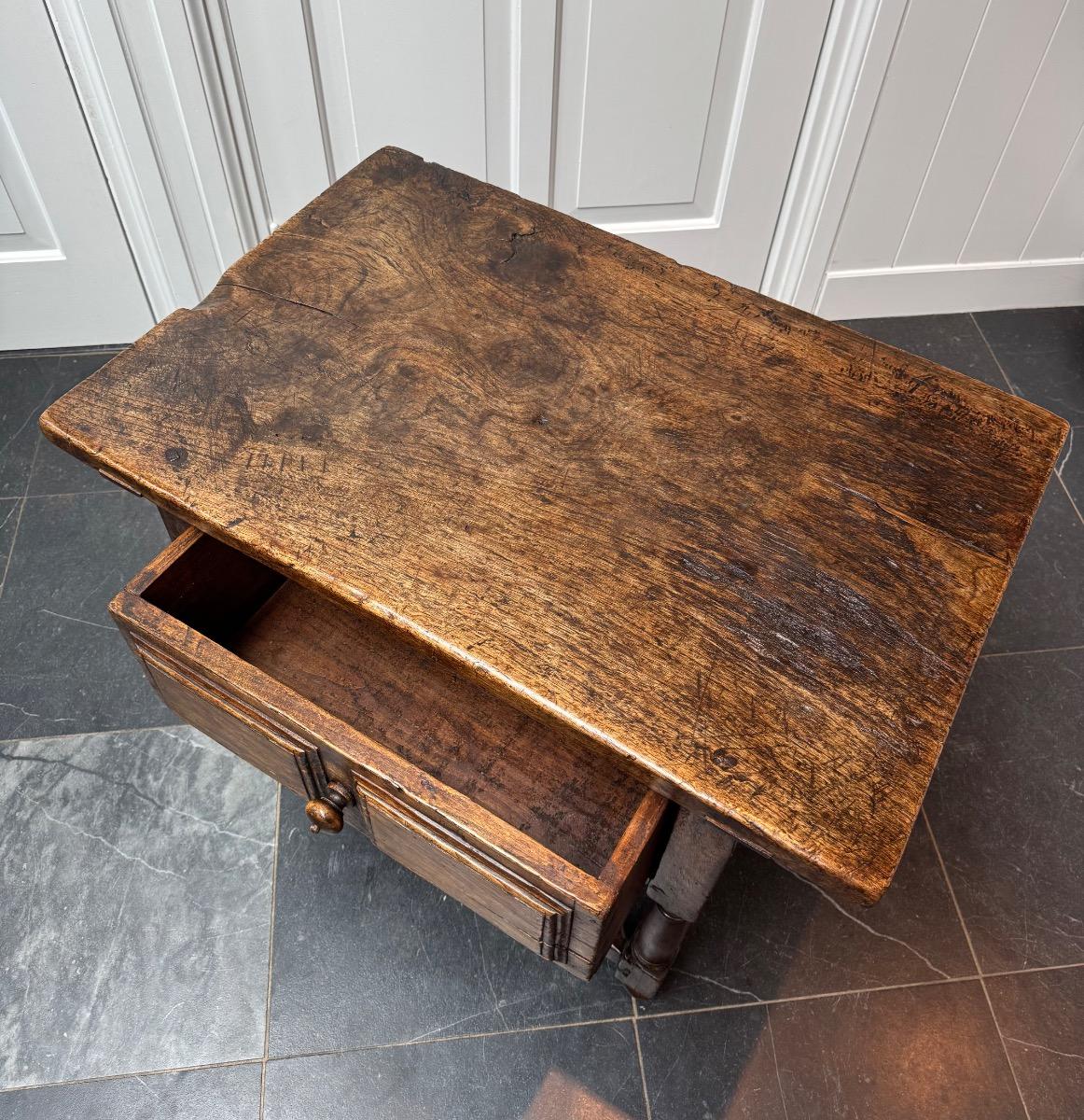 Antieke Spaanse tafel ca 1670
