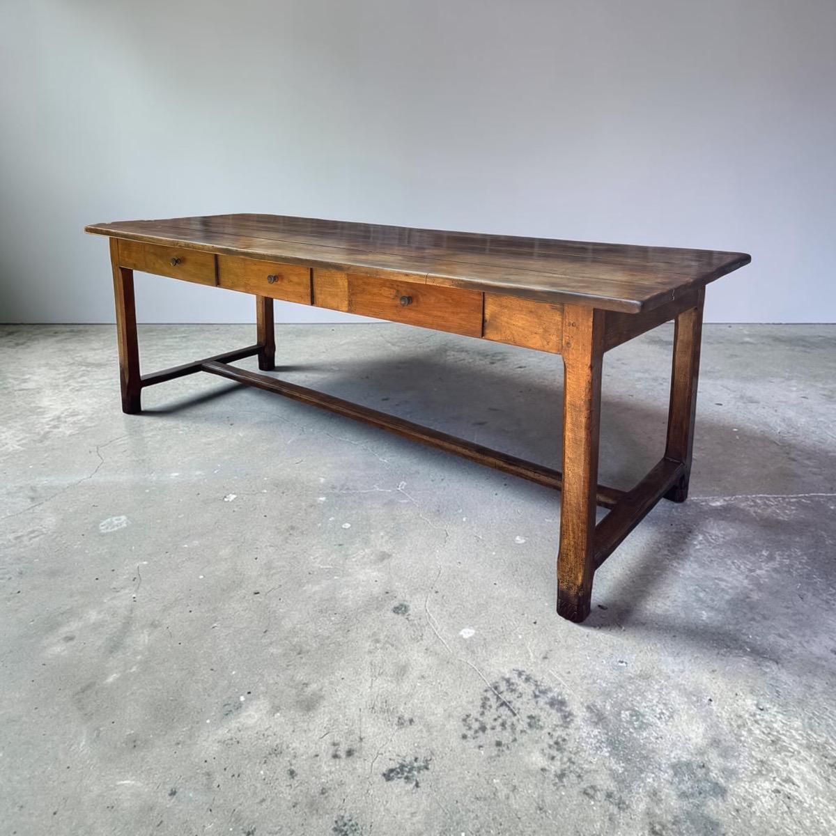 Antieke Franse tafel in notenhout ca 1800 240 cm