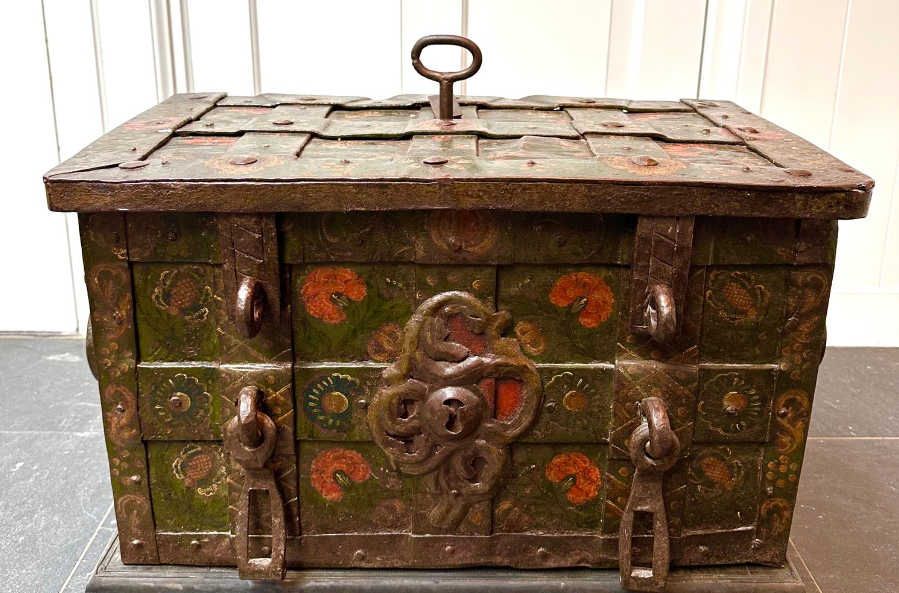 Armada chest ca 1600 