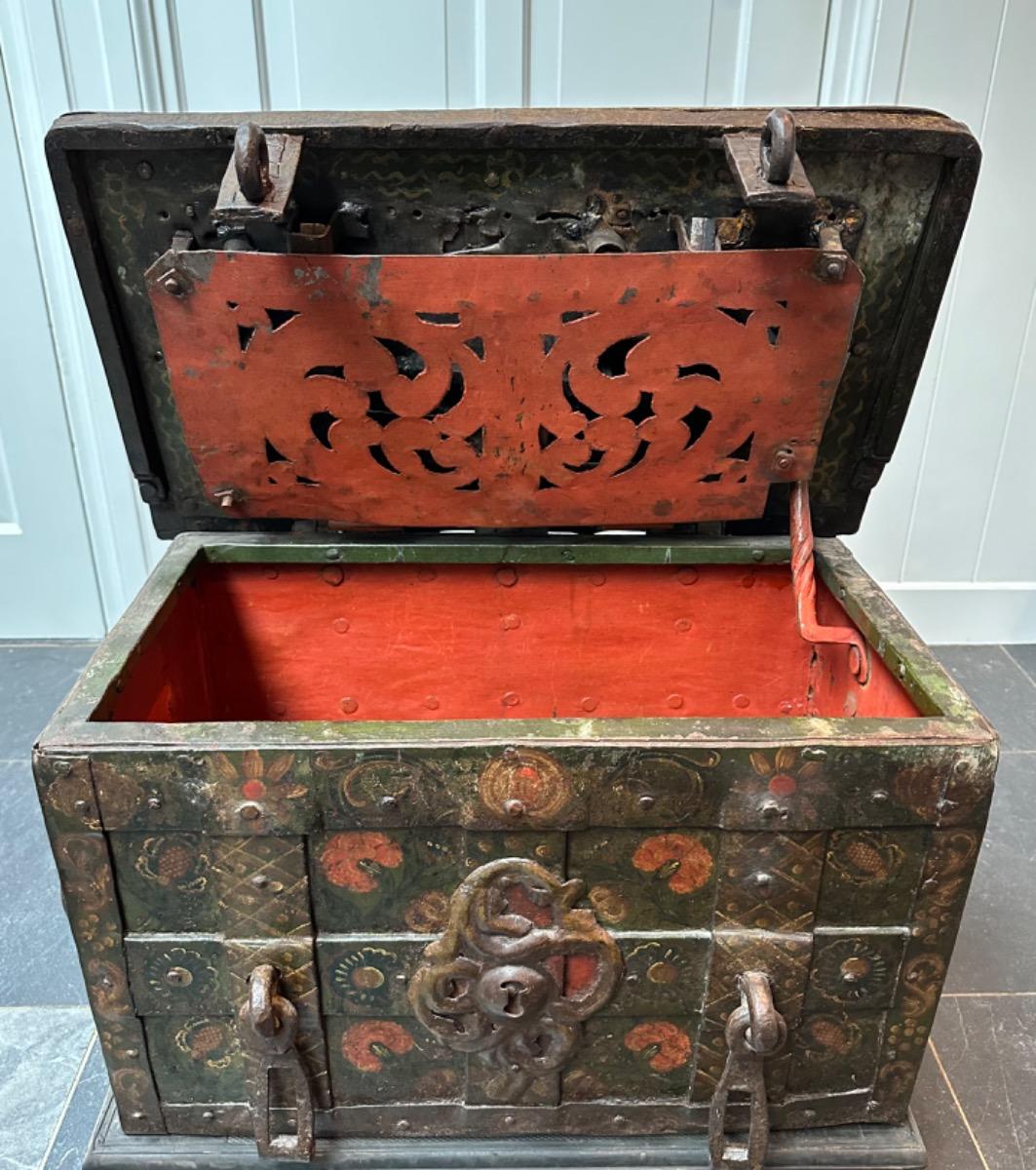 Armada chest ca 1600 