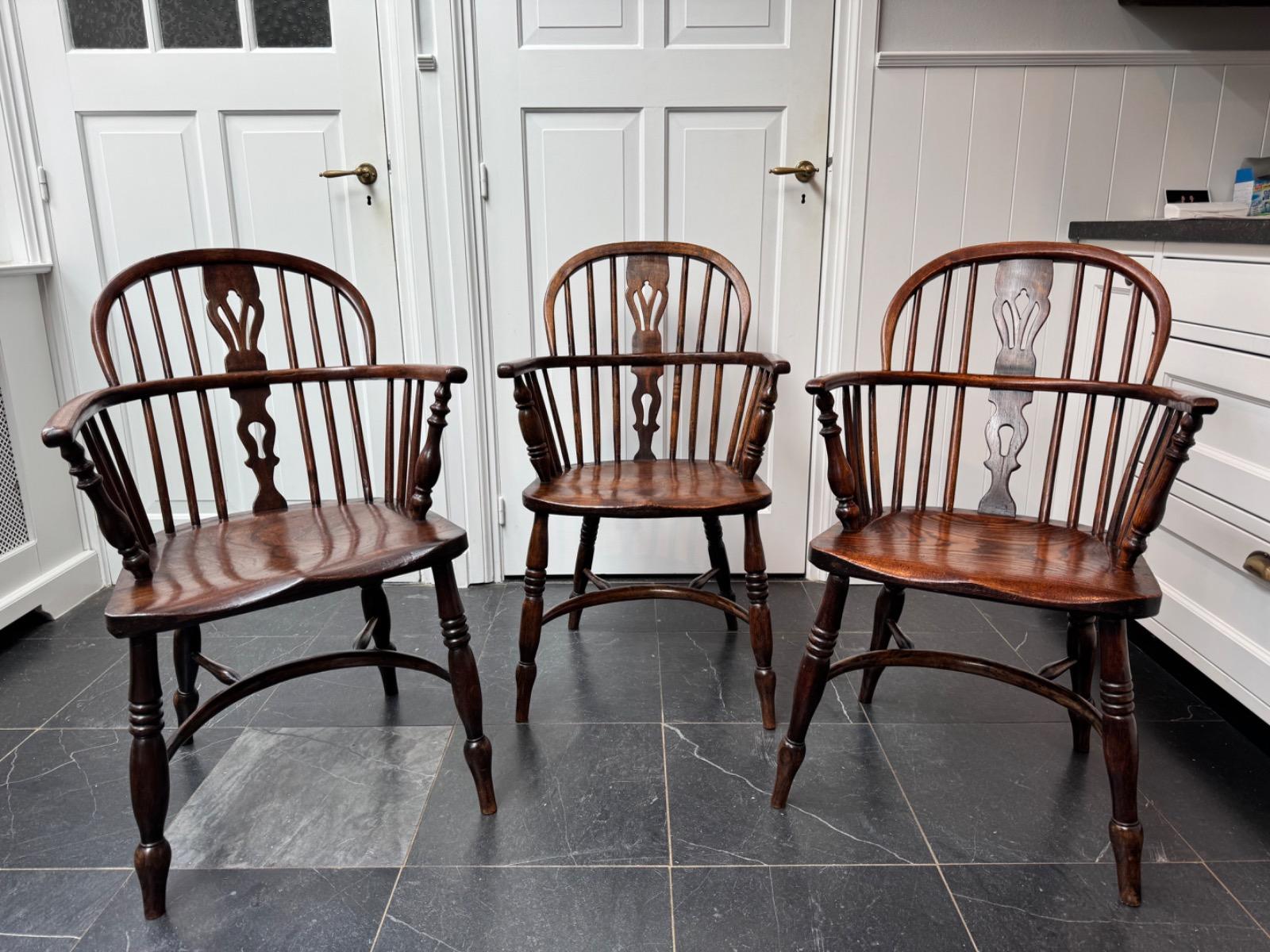 Beautiful set of 8 Windsor lowback armchairs 