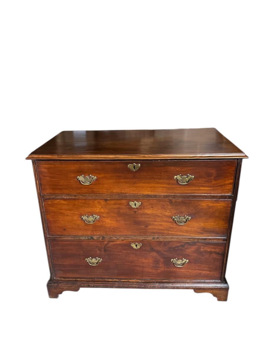Chest of drawers ca 1780 in mahogany 