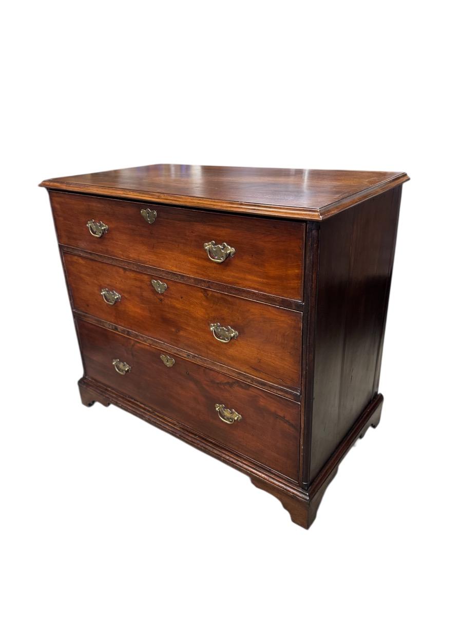 Chest of drawers ca 1780 in mahogany 