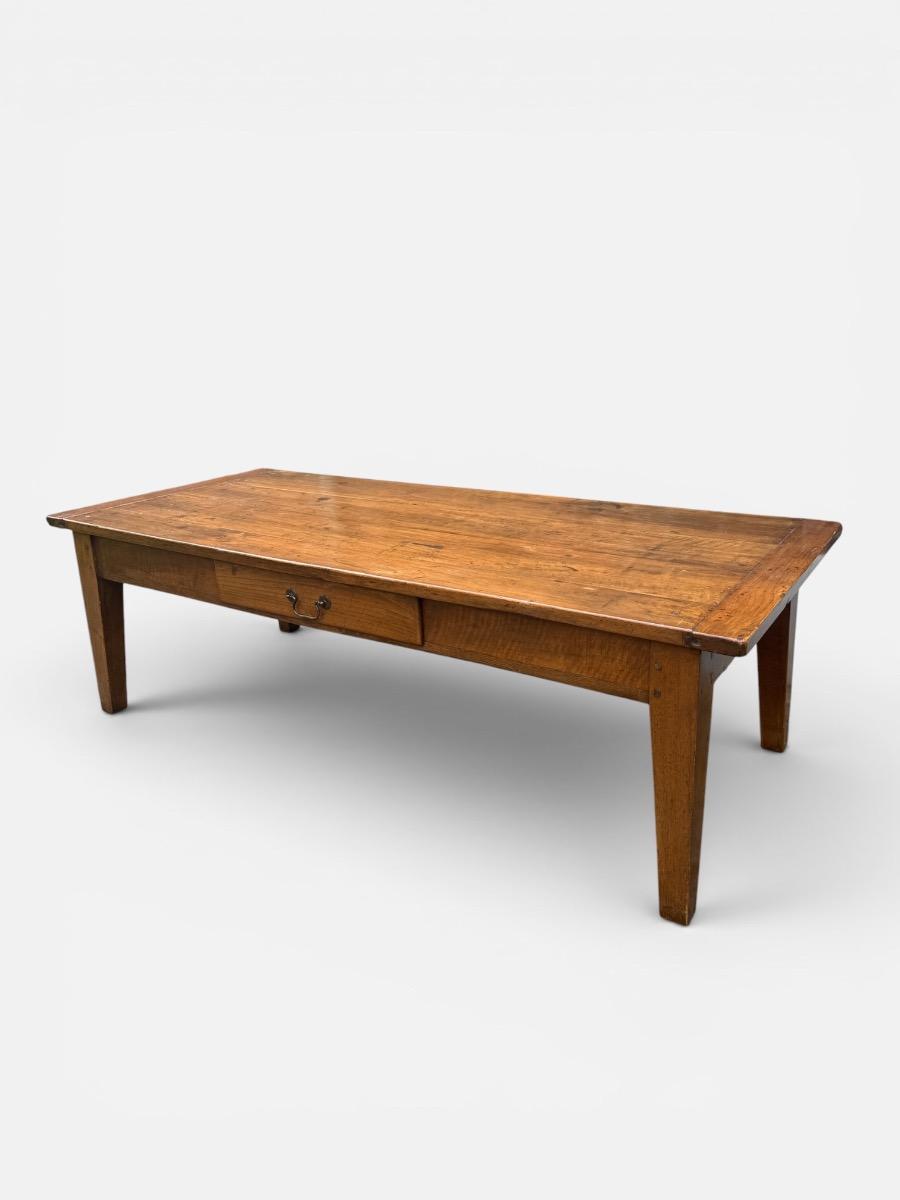 Coffee table in walnut ca 1800