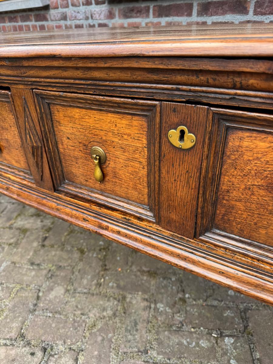 Dresser in oak ca 1680