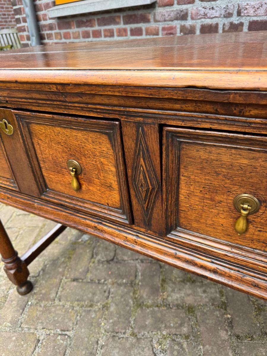 Dresser in oak ca 1680