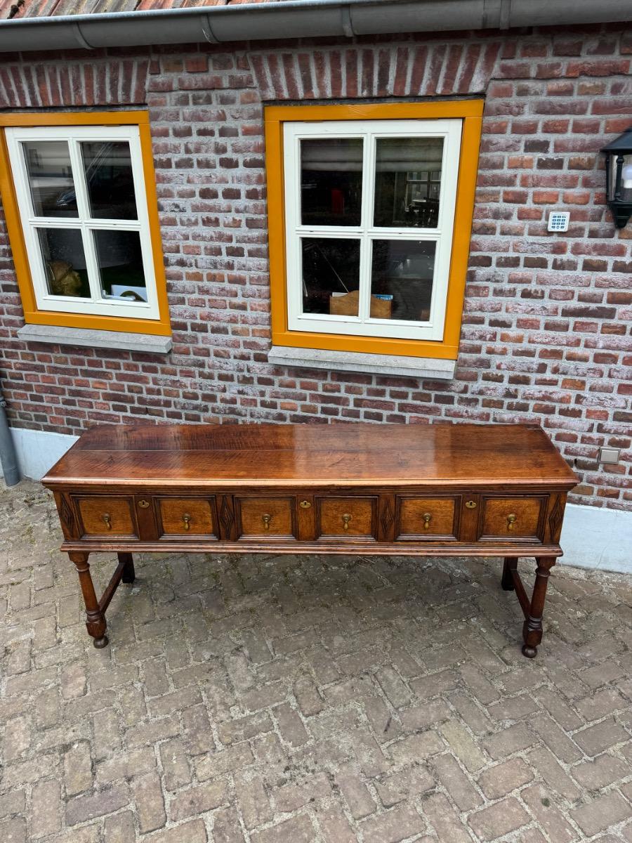 Dresser in oak ca 1680