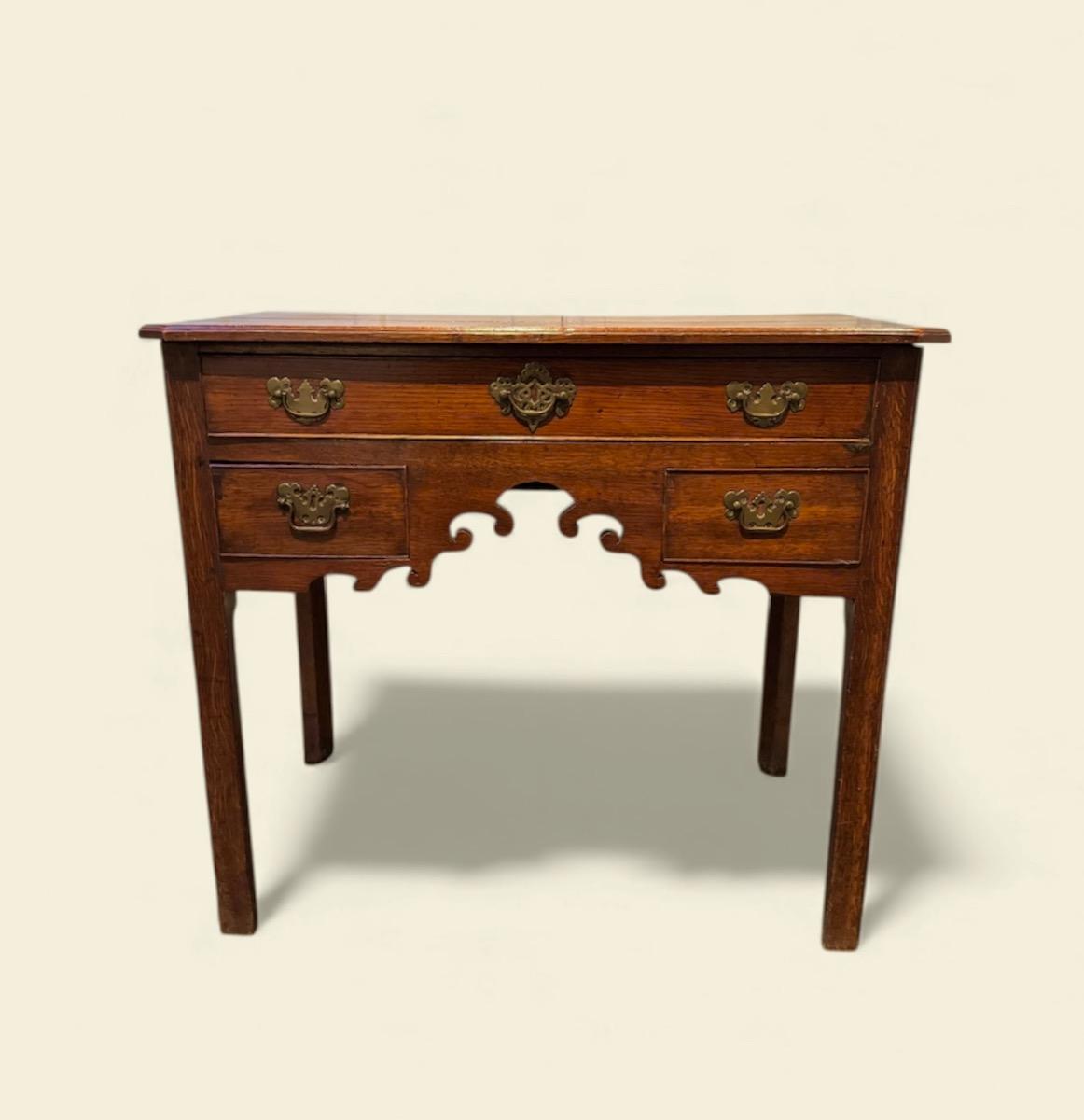 Engels wandtafeltje lowboy ca 1780