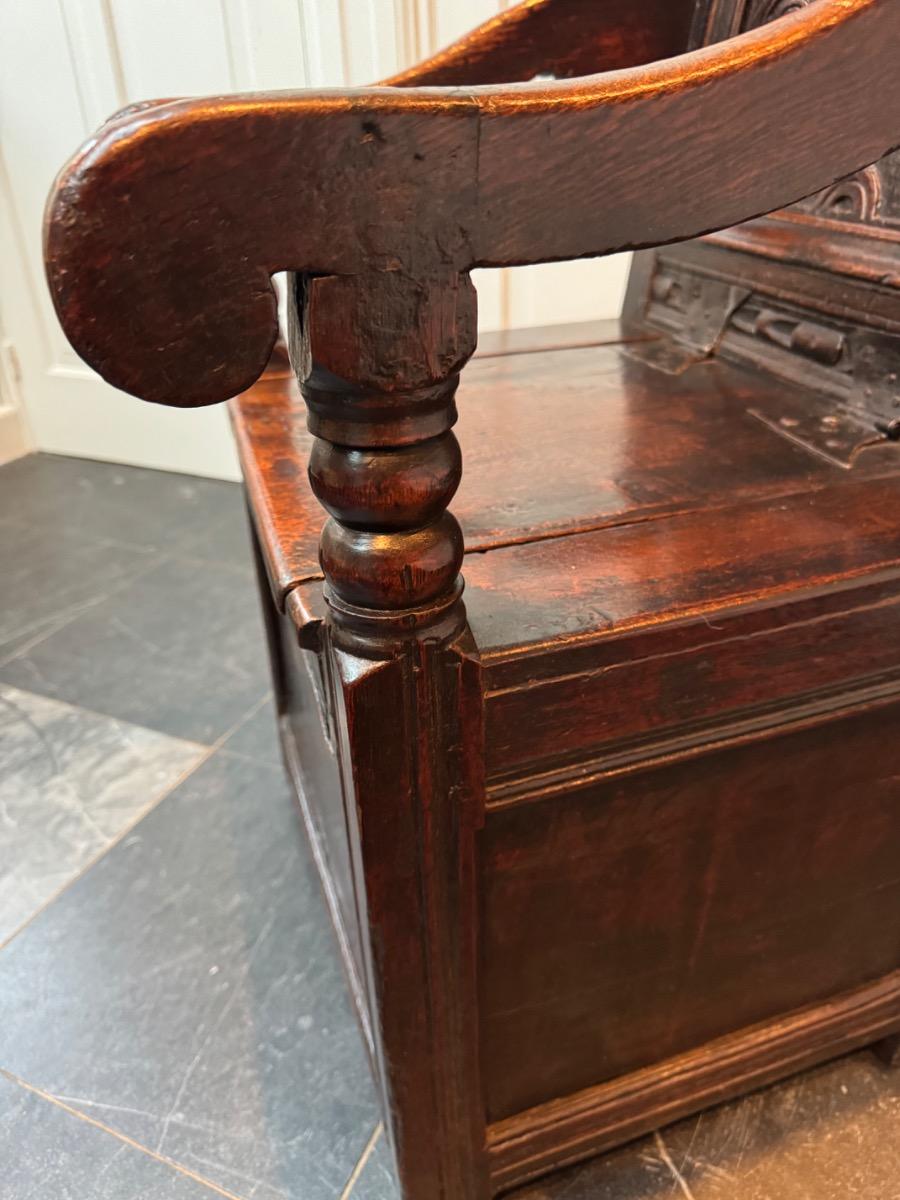 English oak box chair ca 1680