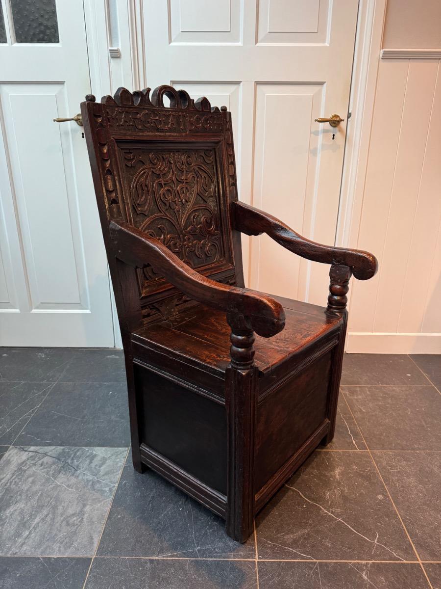 English oak box chair ca 1680