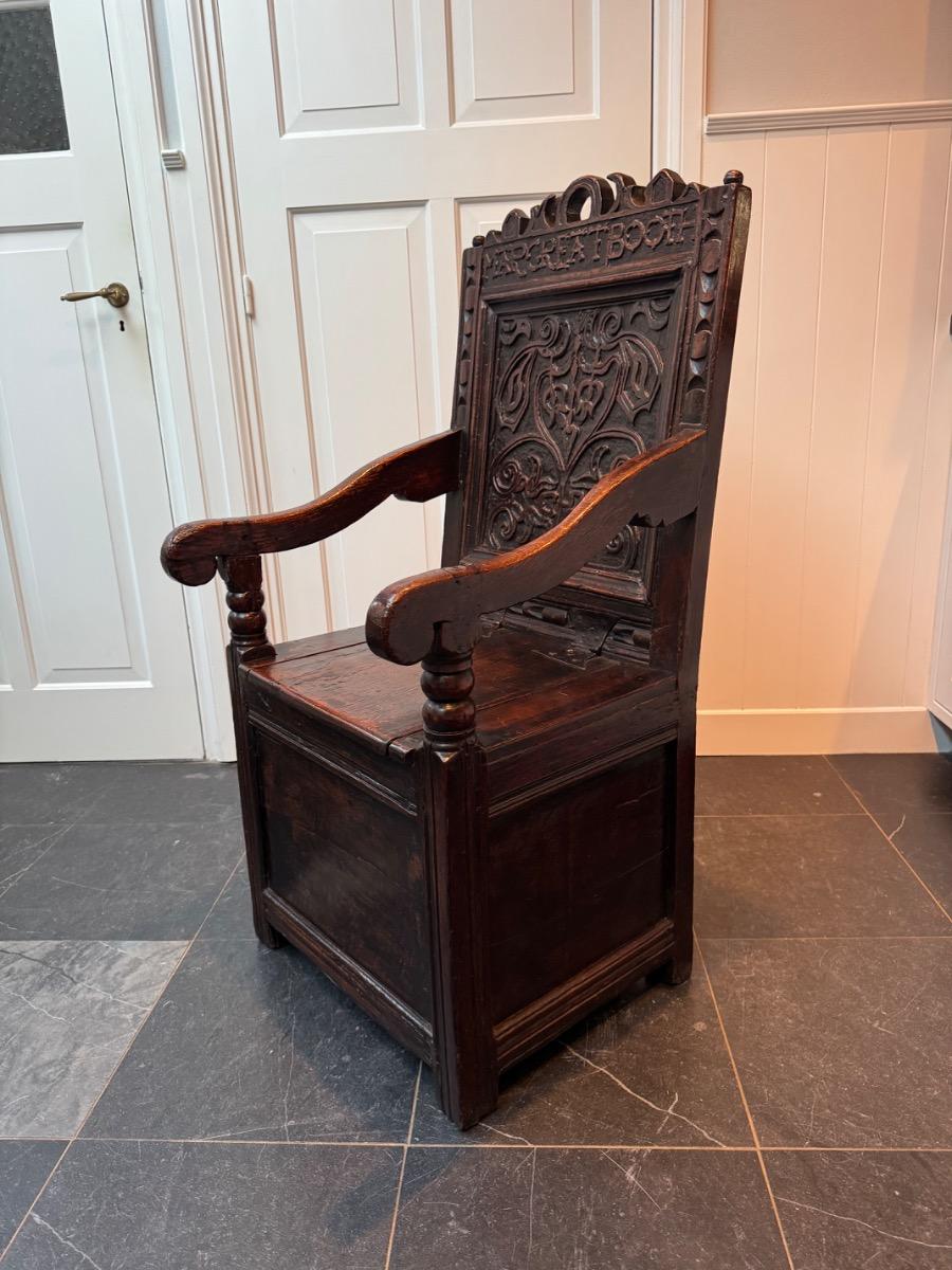 English oak box chair ca 1680