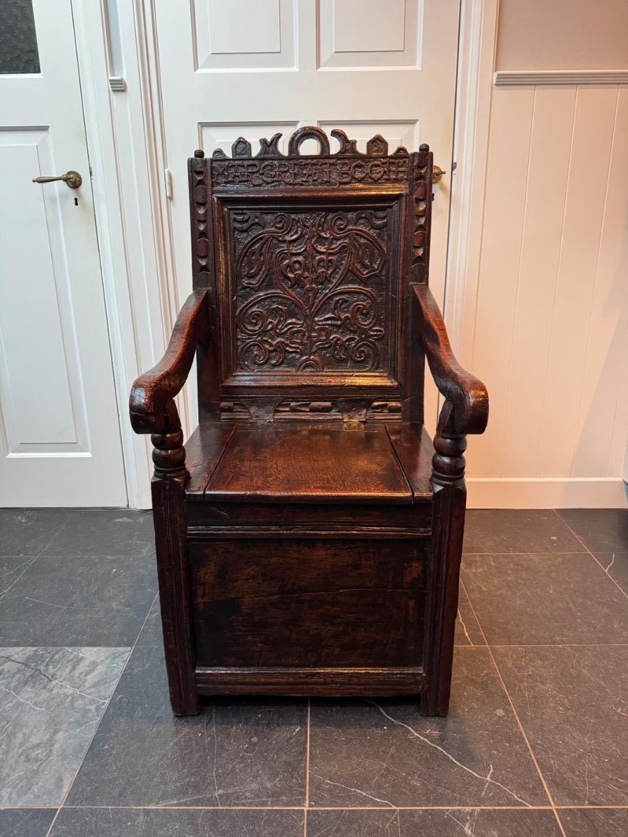 English oak box chair ca 1680