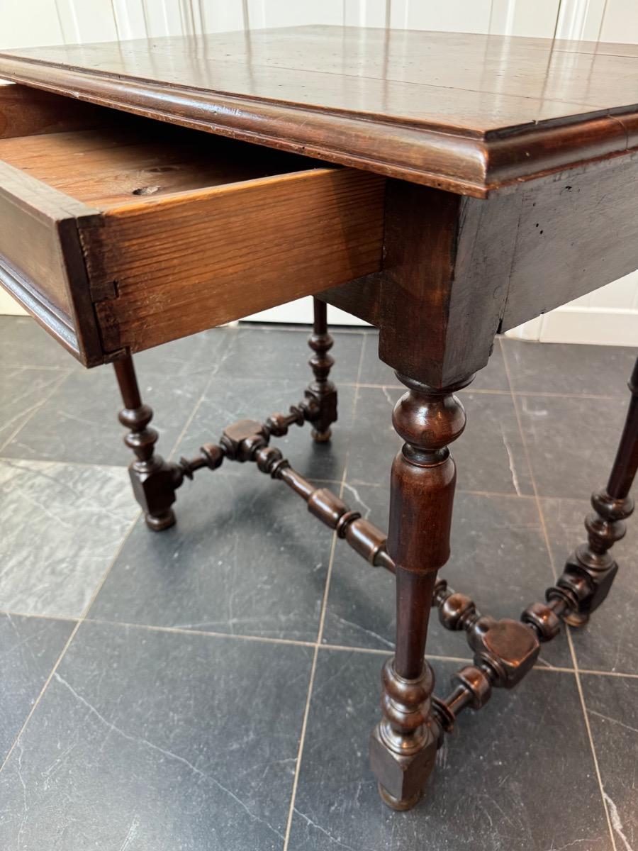 French side table in walnut ca 1730
