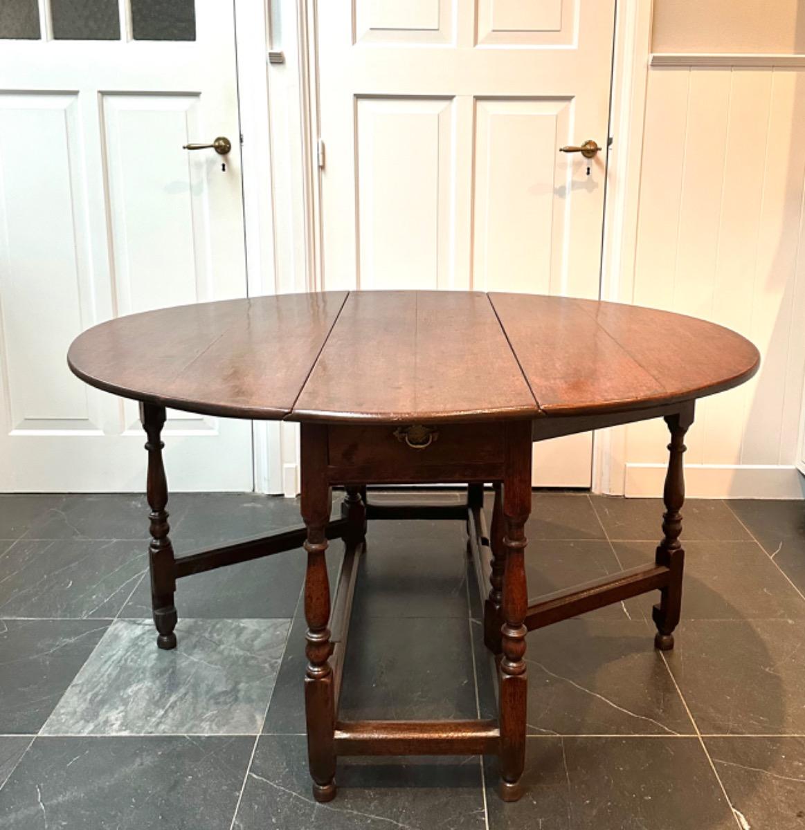 Gateleg table ca 1700