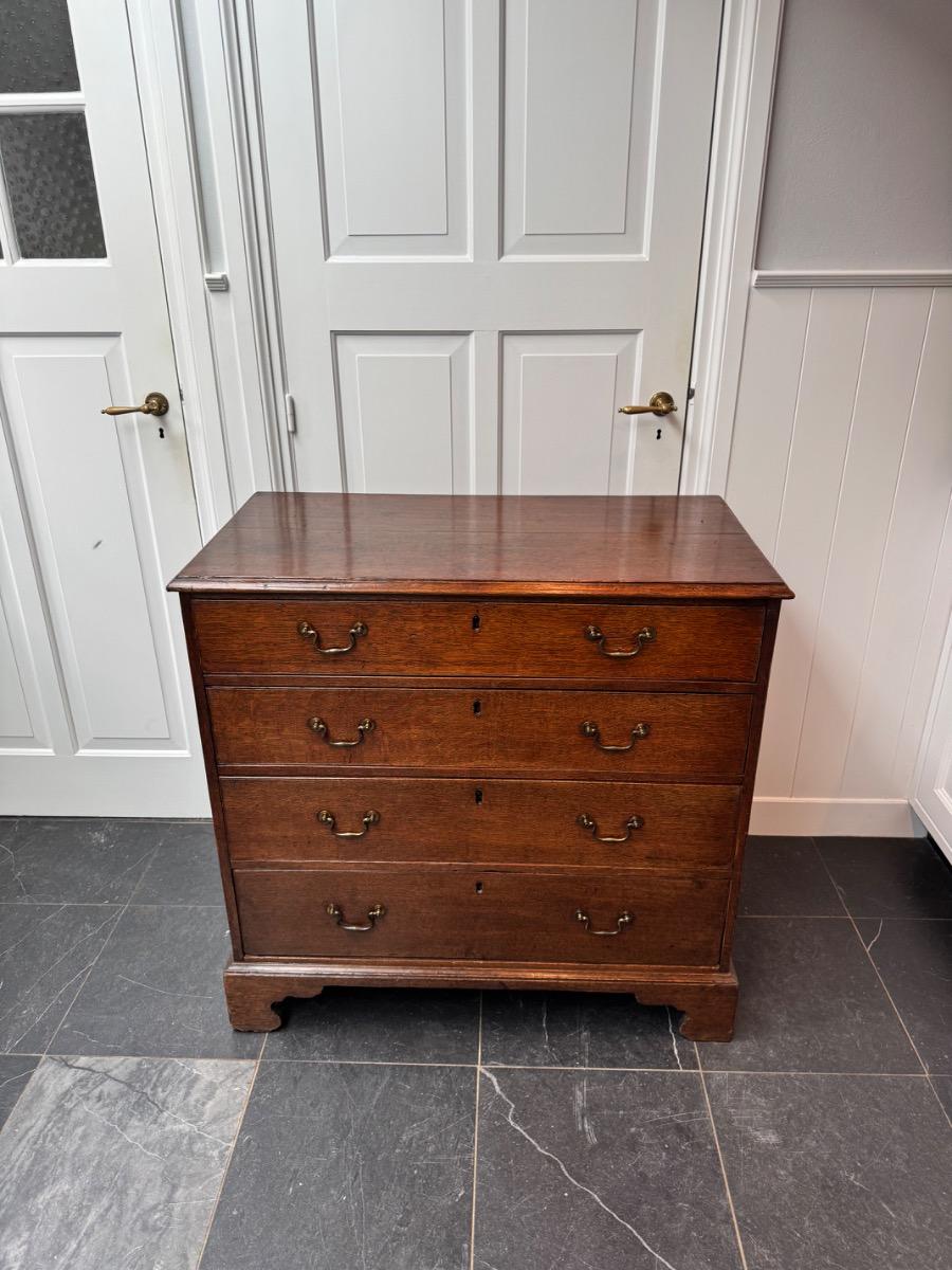 Georgian chest of drawers ca 1780