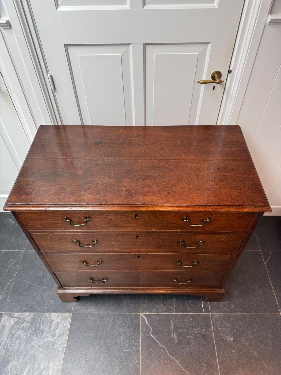 Georgian chest of drawers ca 1780