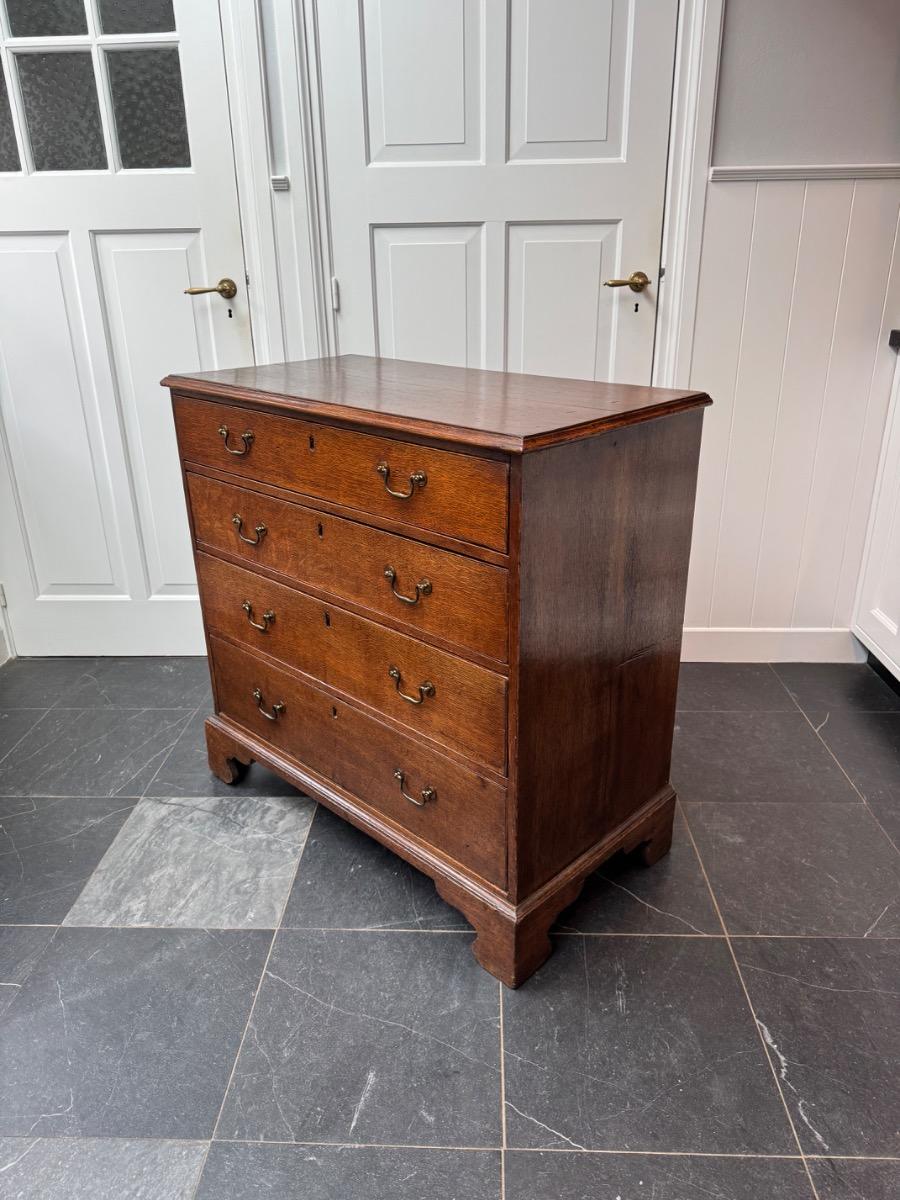Georgian chest of drawers ca 1780