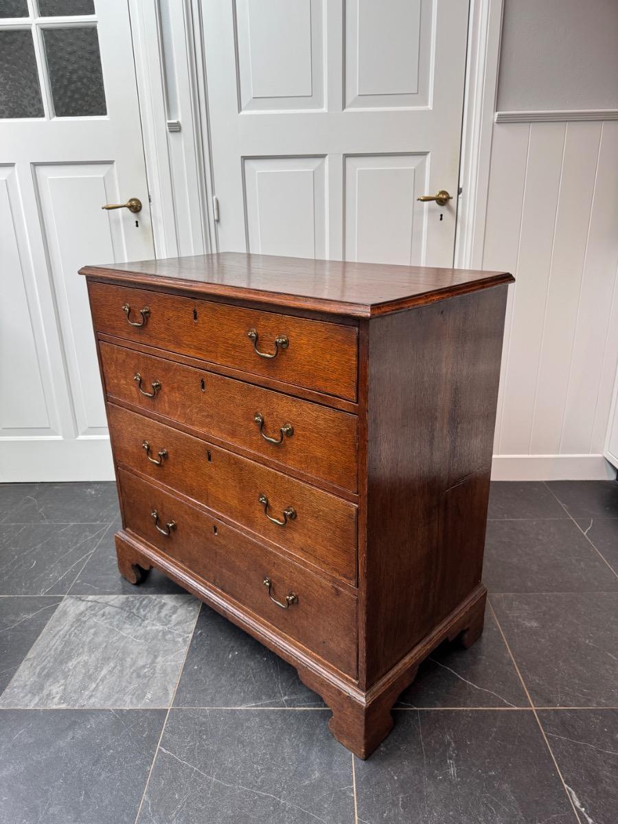 Georgian chest of drawers ca 1780