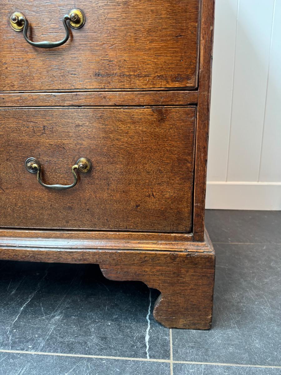 Georgian chest of drawers ca 1780