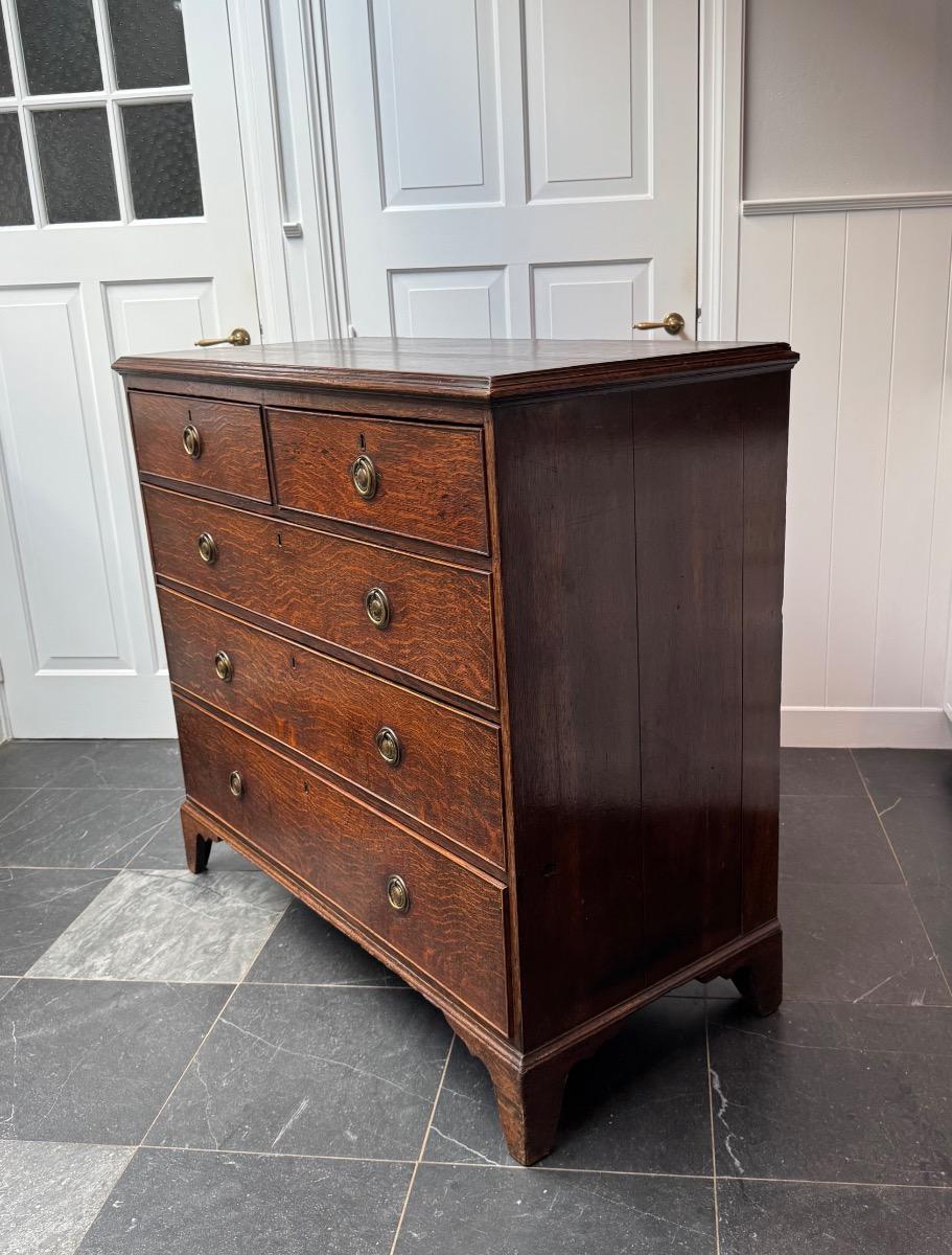 Georgian chest of drawers ca 1780