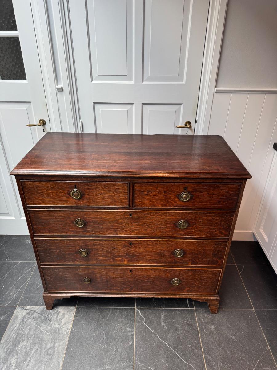 Georgian chest of drawers ca 1780