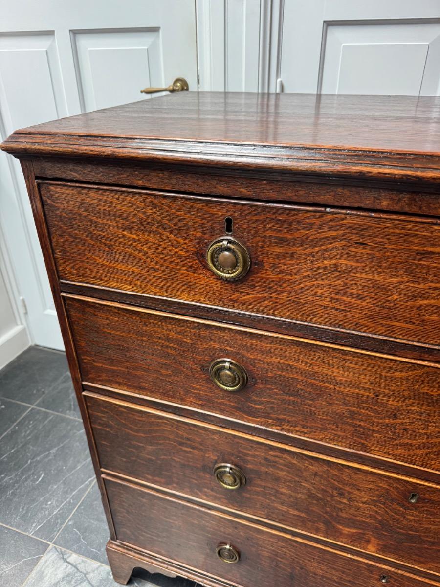 Georgian chest of drawers ca 1780