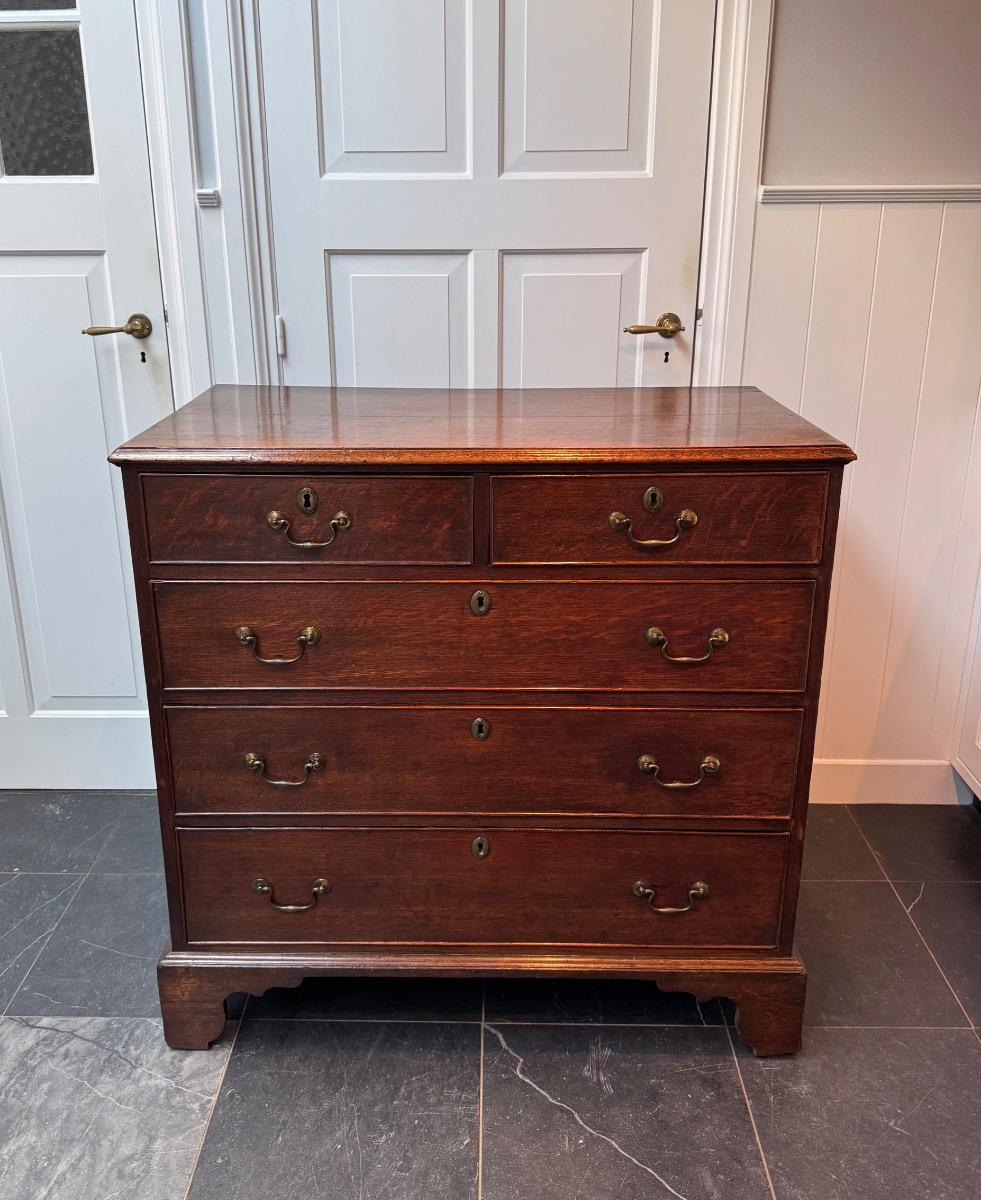 Georgian oak chest of drawers ca 1780