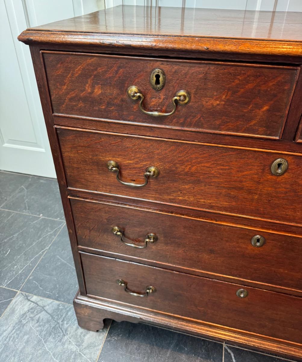 Georgian oak chest of drawers ca 1780
