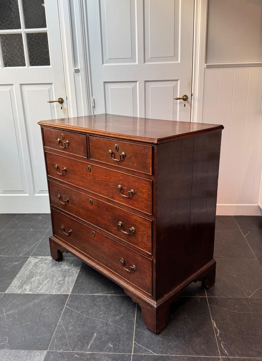 Georgian oak chest of drawers ca 1780