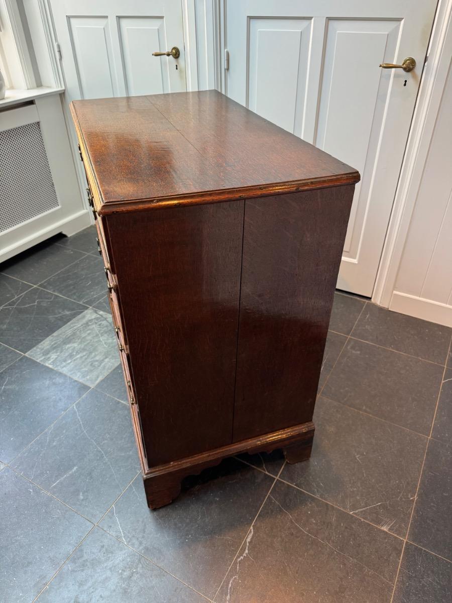 Georgian oak chest of drawers ca 1780