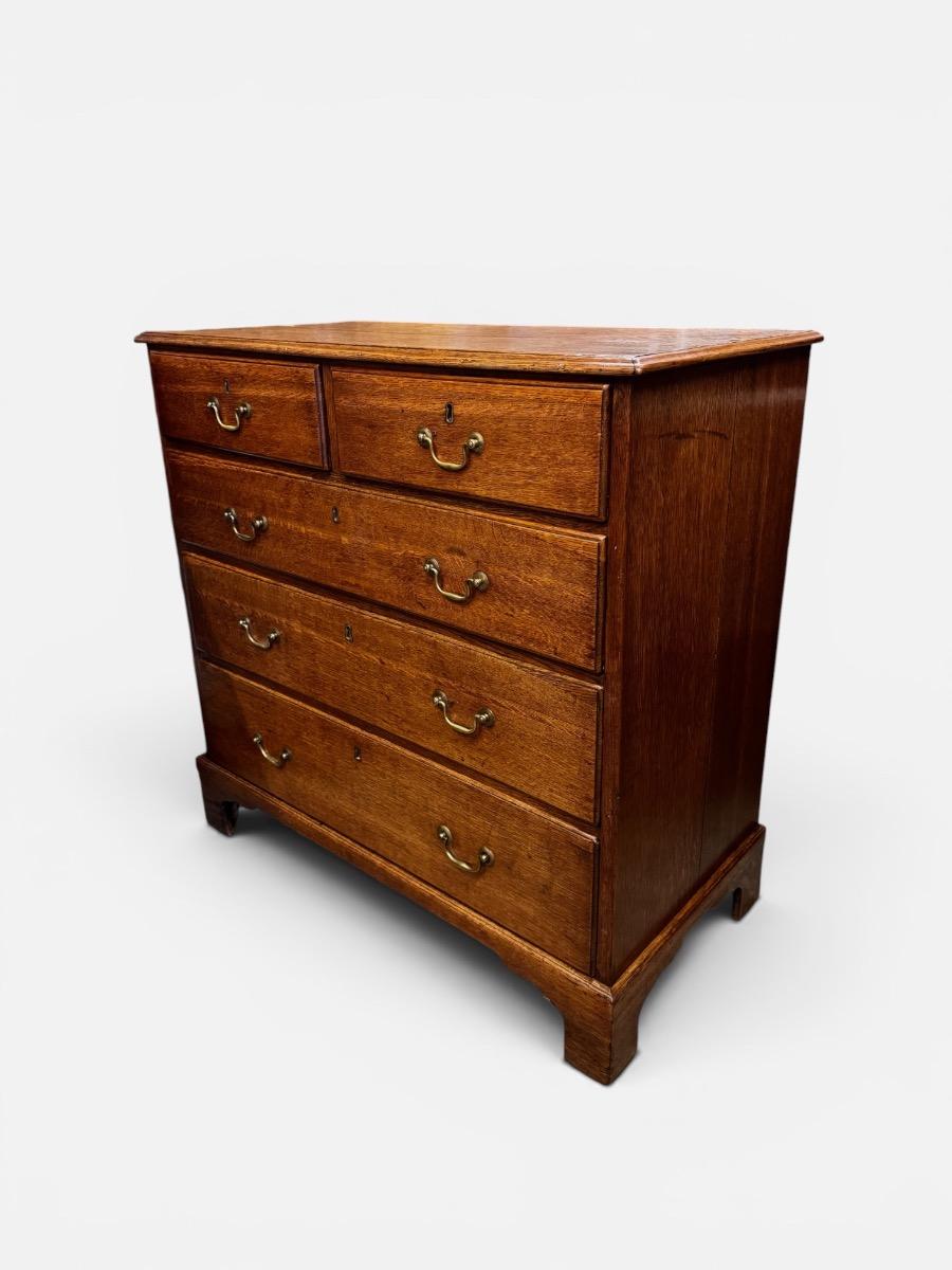 Georgian chest of drawers ca 1780