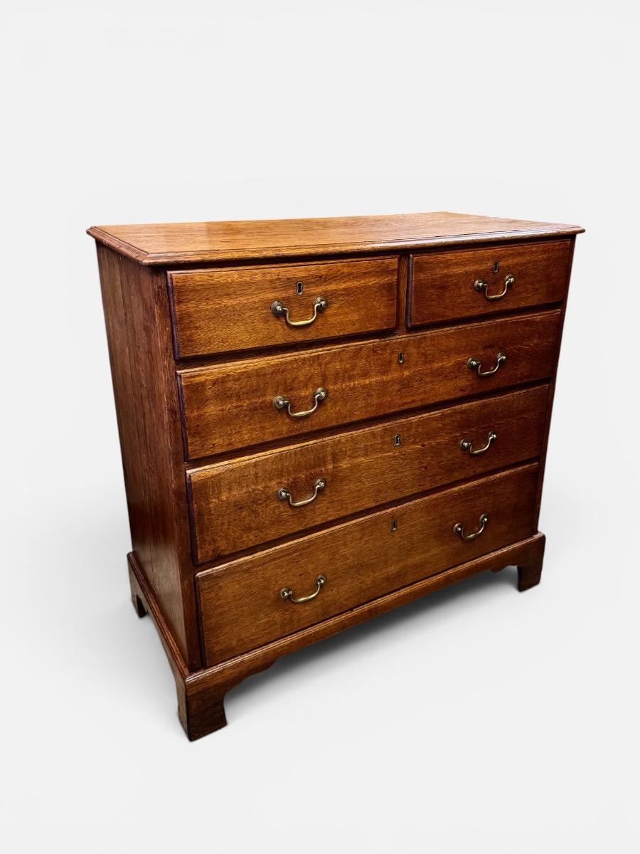Georgian chest of drawers ca 1780