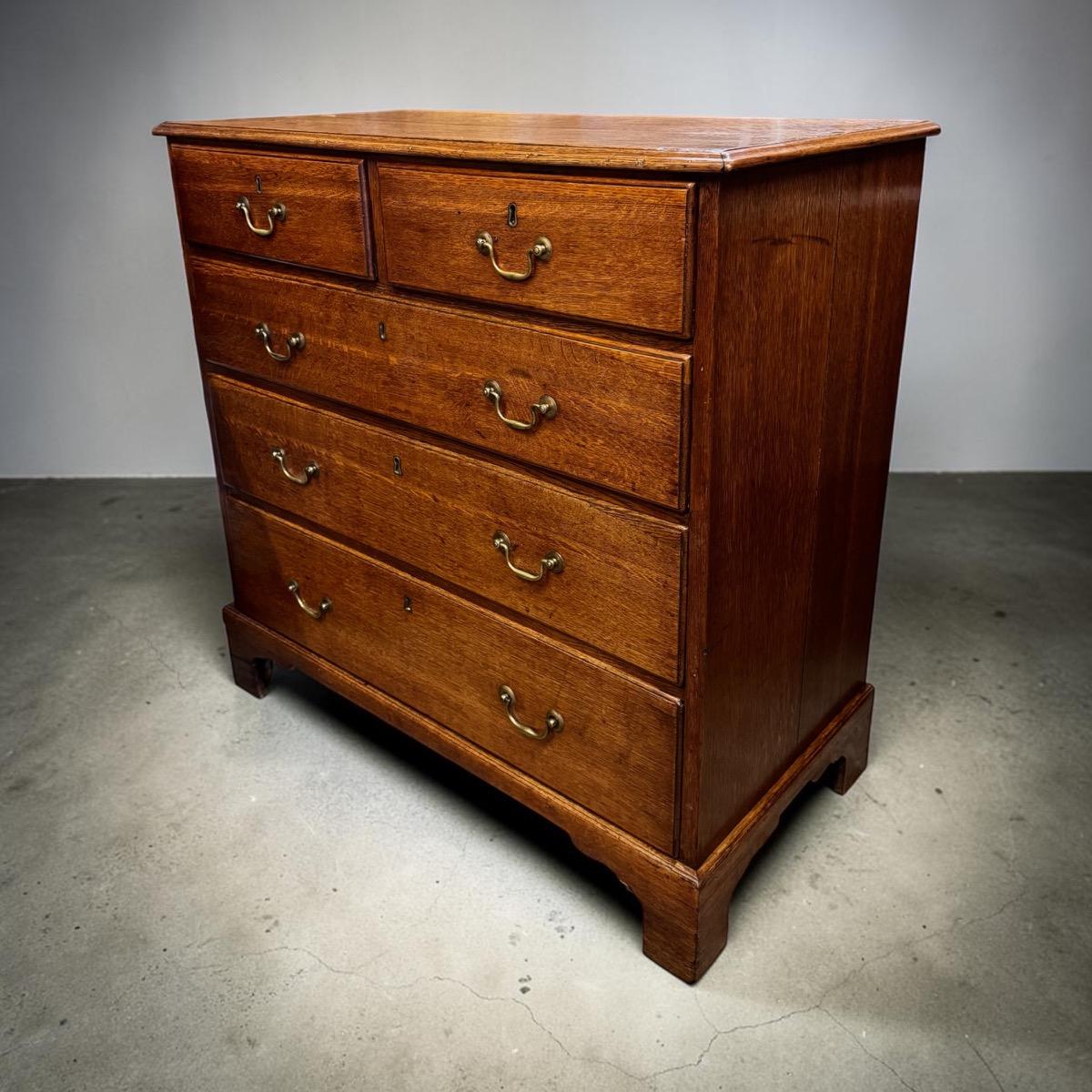 Georgian chest of drawers ca 1780
