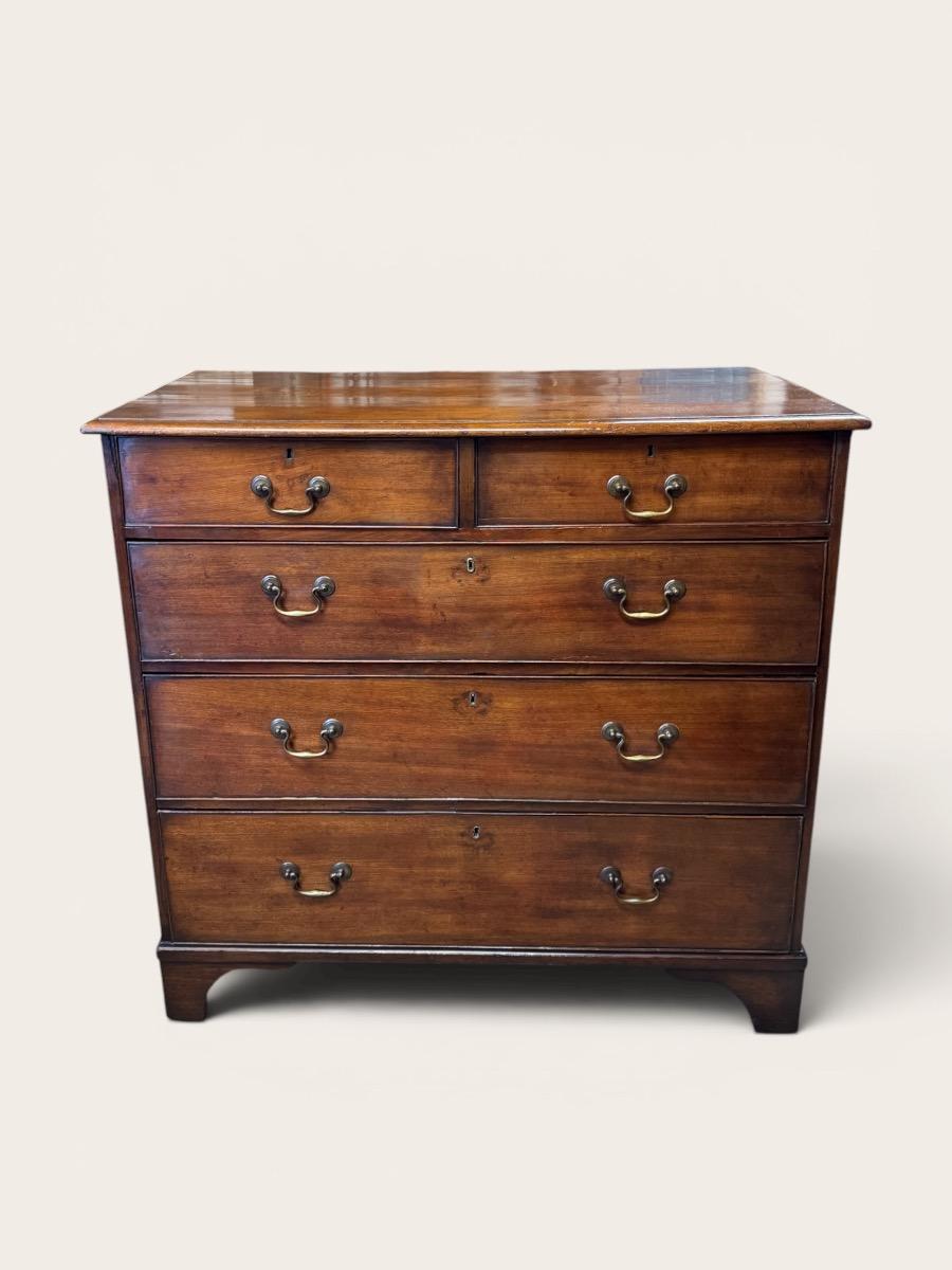 Georgian mahogany chest of drawers ca 1780