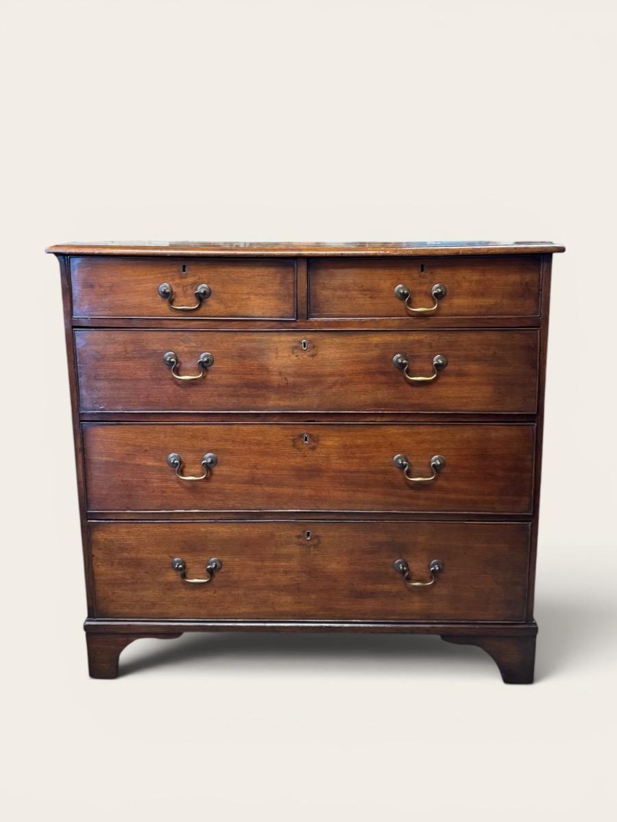 Georgian mahogany chest of drawers ca 1780