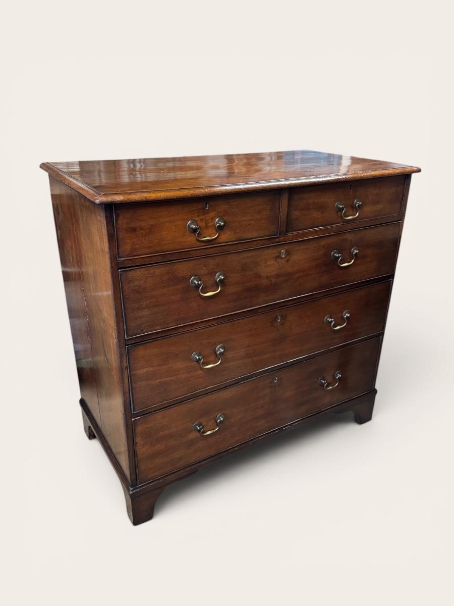 Georgian mahogany chest of drawers ca 1780