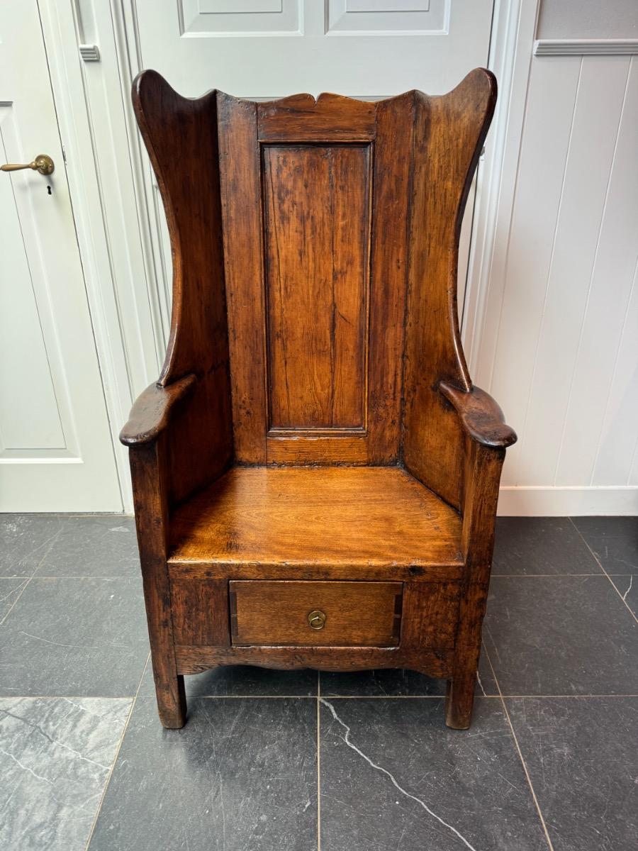 Lambing chair in pine